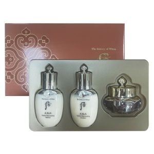 The History of Whoo Cheongidan Radiant 3pcs Gift Set – A premium anti-aging skincare trio featuring toner, emulsion, and cream infused with wild ginseng and pearl powder for radiant, firm skin.